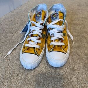 NWT Looney Toons Wile E. Coyote and Road Runner Canvas Keds